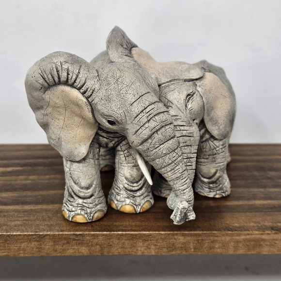 Tuskers "Love Entwined " Elephant Figurine - Picture 2 of 6